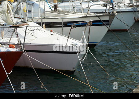 Barche a vela nella marina, Torbole sul lago di Garda, Lago di Garda, Trentino, Italia, Europa Foto Stock