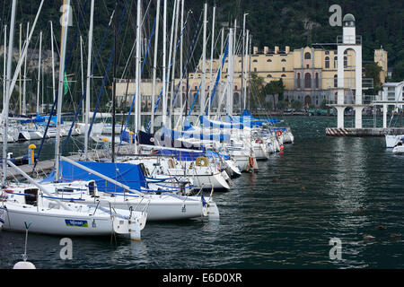 Città di Riva del Garda sul litorale del Lago di Garda, Italia, Europa Foto Stock