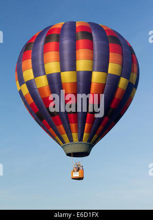 METAMORA, Michigan - 24 agosto 2013: i palloni ad aria calda lanciare all annuale Paese Metamora giorni e aria calda Balloon Festival. Foto Stock
