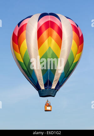 METAMORA, Michigan - 24 agosto 2013: i palloni ad aria calda lanciare all annuale Paese Metamora giorni e aria calda Balloon Festival. Foto Stock