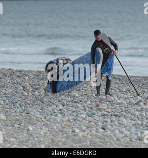 Porth Neigwl: Fine di una paletta di sessione di imbarco Foto Stock