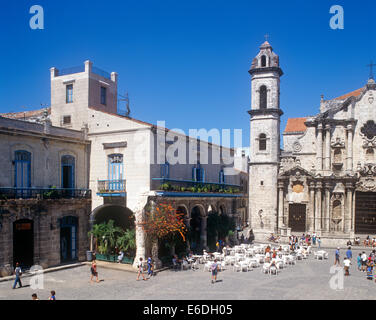 Plaza De La Cathderal Vecchia Havana Cuba City Square Foto Stock