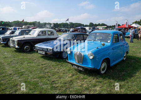 Il veterano della linea auto fino in mostra a mostrare la massa per Cambridgeshire Rally di vapore e Country Fair in Inghilterra Foto Stock