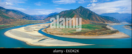 Cina. Nella provincia dello Yunnan. La prima ansa del fiume Yangtze. Foto Stock