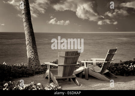 Due andirondac sedie con vista oceano al Four Seasons. Lanai, Hawaii. Foto Stock