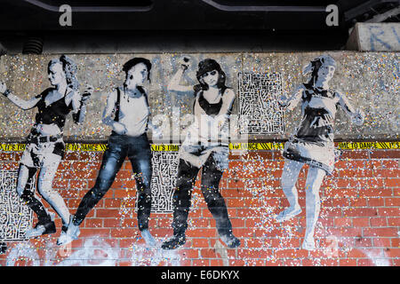 Stampata la street art graffiti sul muro di Berlino Germania Foto Stock
