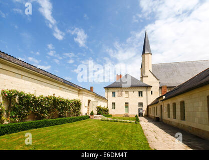 Fontevraud, Francia - 10 Giugno 2014: Abbaye de Fontevraud. La chiesa all'interno dell'abbazia Foto Stock