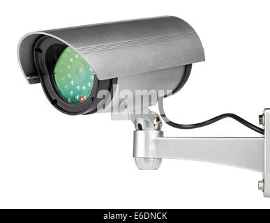 Videocamera di sicurezza montato a parete su sfondo bianco Foto Stock