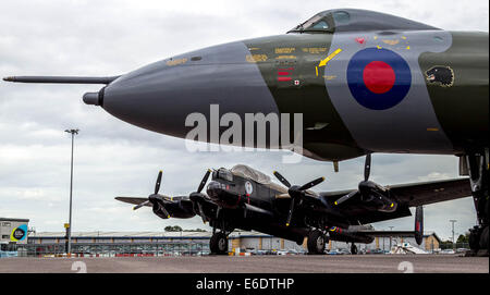 Southend on Sea, Essex, Regno Unito. 21 Agosto, 2014. Lancasters e il Vulcan all aeroporto di Southend. Credito: darren Attersley/Alamy Live News Foto Stock