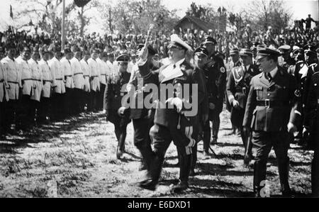 Il messaggio di saluto della folla Hermann Göring, Linz, Germania, 13 maggio 1938 Foto Stock