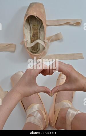 Amore scritte con pointe scarpe da ballo. Foto Stock