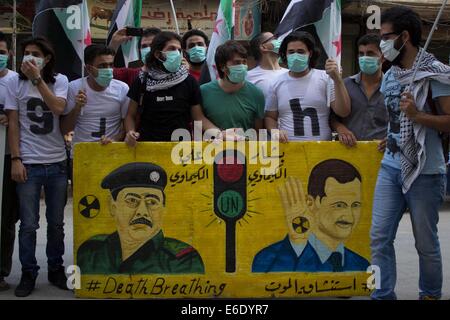 La Siria. 21 Ago, 2014. Una protesta stand nel primo anniversario del massacro di chimica in Oriente Ghota in cui centinaia di civili sono stati uccisi. La giornata di oggi segna il turpe un anno di anniversario di Bashar al-Assad brutale arma chimica massacro in Oriente Ghouta, nonché una stima del numero di morti che vanno da 281 a 1,729 morti compreso il numero dei bambini. L'incidente può essere più letali uso di armi chimiche in quanto l'Iran-guerra in Iraq. Credito: Karam Almasri/Pacific Press/Alamy Live News Foto Stock