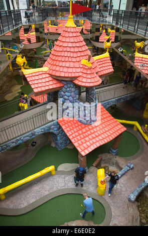 Il Professor Wem's Adventure Golf Campo da golf in miniatura a West Edmonton Mall, uno dei più grandi centri commerciali in tutto il mondo. Foto Stock