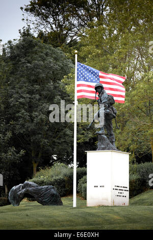 'Iron Mike " memoriale della US Airborne Forces che ha liberato St Mere Eglise, Normandia, Francia a La Fiere Foto Stock