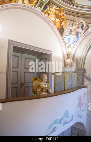 Museo della rivolta dei contadini, Castello Orsic, aristocratica figura nella cappella, GORNJA STUBICA, Zagorje, Croazia Foto Stock