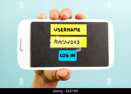 La mano che mostra un telefono concettuale con login form Foto Stock