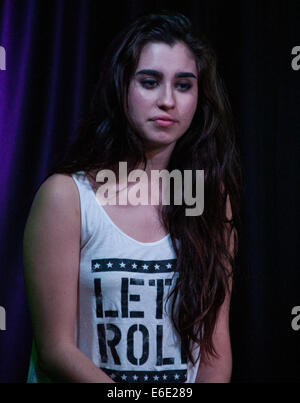 Bala Cynwyd, Pennsylvania, USA. 21 Agosto, 2014. Lauren Jauregui di American Girl quinto gruppo armonia esegue a Q102's teatro delle prestazioni il 21 agosto 2014 a Bala Cynwyd, Pennsylvania, Stati Uniti. Credito: Paolo Froggatt/Alamy Live News Foto Stock