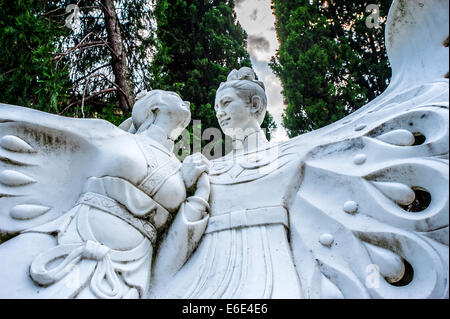 Italia Veneto Verona Tomba di Giulietta Statua di Liang Shambo e Zhu Yingtai. Il Romeo e Giulietta di Orient Foto Stock