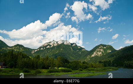 Tre Corone in Pieniny mountains sul polacco-frontiera slovacca Foto Stock
