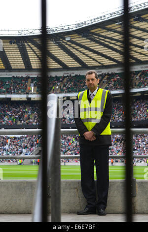 Twickenham, Londra, Regno Unito. Il 22 agosto 2014. 50.000 persone sono attese a frequentare la tre giorni di Convenzione di Testimoni di Geova si svolge a Twickenham Stadium. Credito: Matteo Chattle/Alamy Live News Foto Stock