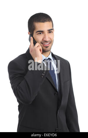 Giovani felici arab business man sul cellulare isolato su uno sfondo bianco Foto Stock