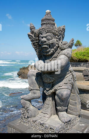 In pietra scolpita statua demone Gedi Luhur Batu Ngaus tempio Bali Indonesia Foto Stock