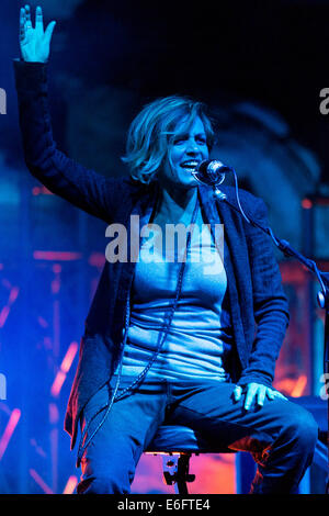 Cumiana, Italia. 21 Ago, 2014. Irene Grandi, un cantante italiana suona dal vivo al Bioparco Zoom a Cumiana, come ultimo giorno del "Safari Notturno Festival' show acustico, cantando le sue famose canzoni. Credito: Andrea Gattino/Pacific Press/Alamy Live News Foto Stock