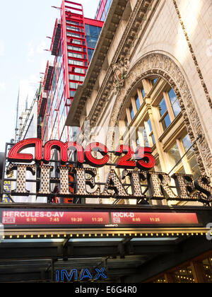 AMC Empire 25 teatri, illuminate Marquee Times Square NYC, STATI UNITI D'AMERICA Foto Stock