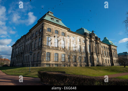 Palazzo giapponese edificio barocco sulla Neustadtbank del fiume Elba a Dresda Foto Stock