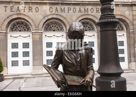 Campoamor Theatre e statua. La città di Oviedo. Asturias Provincia. Spagna. Europa Foto Stock