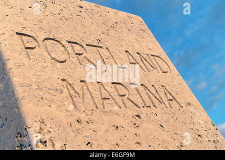 Portland Marina segno, all'ingresso della Marina, Portland, Dorset, Regno Unito Foto Stock