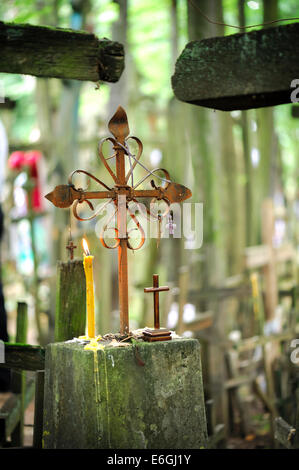 Croci di legno sulla montagna Grabarka, un luogo di pellegrinaggio per i cristiani ortodossi, Polonia 18.08.2014 Foto Stock