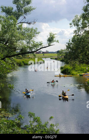 In canoa sul fiume Krutynia vicino Ukta, la Masuria - Polonia, Europa Foto Stock
