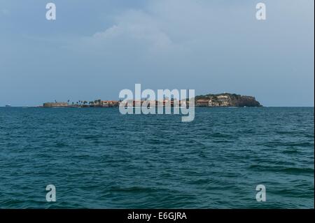 Dakar, Senegal. Il 22 agosto, 2014. Foto scattata su agosto 22, 2014 mostra la isola di Goree, tre chilometri a est di Dakar, capitale del Senegal, 22 Agosto, 2014. Isola di Goree, rinomata per il suo commercio atlantico dello schiavo della storia, è una delle destinazioni più popolari per i turisti in Senegal. © Li Jing/Xinhua/Alamy Live News Foto Stock