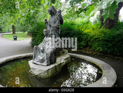 La statua di tre Parche in St Stephens Green Park di Dublino in Irlanda Foto Stock