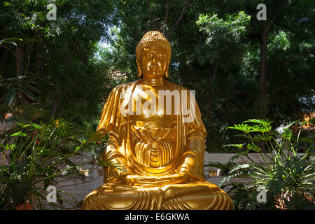 Golden statua del Buddha a Hsi Lai tempio buddista; Hacienda Heights; California; USA Foto Stock