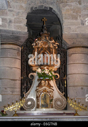 La cattedrale di Notre Dame du Port. Chiesa romanica. Clermont Ferrand. Auvergne. Francia Foto Stock