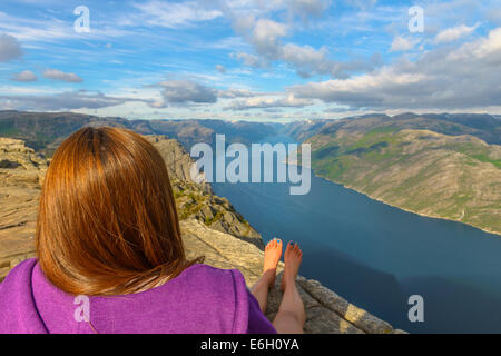 Vista Lysefjorden in primavera dal pulpito di roccia in Norvegia Foto Stock