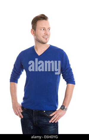Isolato giovane bionda attraente uomo in blu pullover guardando lateralmente al testo. Foto Stock
