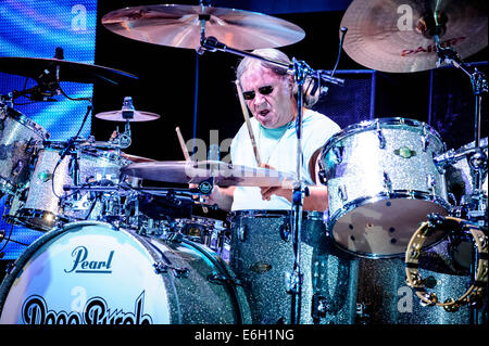 Rama, Ontario, Canada. Il 22 agosto, 2014. IAN PAICE di inglese leggendaria rock band Deep Purple perfroms al Casino Rama. Credito: Igor Vidyashev/ZUMA filo/Alamy Live News Foto Stock