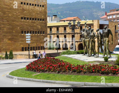 OVIEDO, Spagna - 17 luglio 2014: Plaza Carbayon nel centro di Oviedo, Asturias, Spagna. Foto Stock