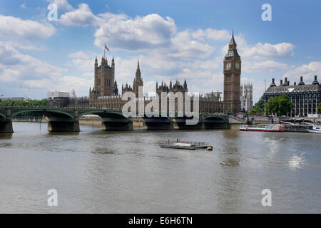 Big Ben Case del Parlamento e Westimister ponte che attraversa il fiume Tamigi Londra Foto Stock