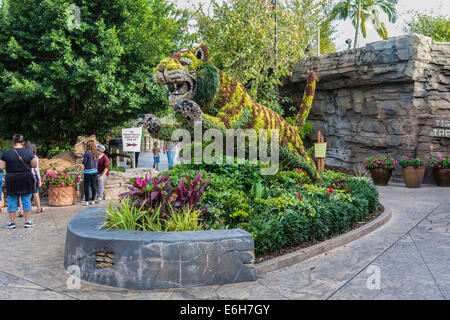 Topiaria da Tiger a Busch Gardens di Tampa, Florida Foto Stock