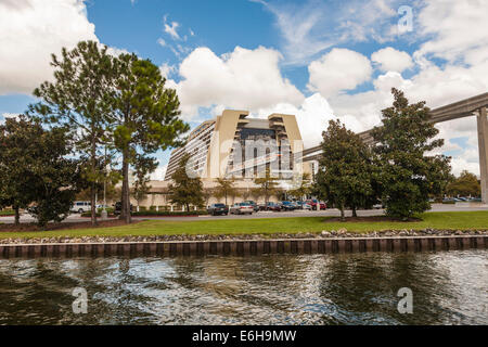 La monorotaia di entrare o di uscire dal resort contemporaneo presso il Walt Disney World, Florida, Stati Uniti d'America Foto Stock