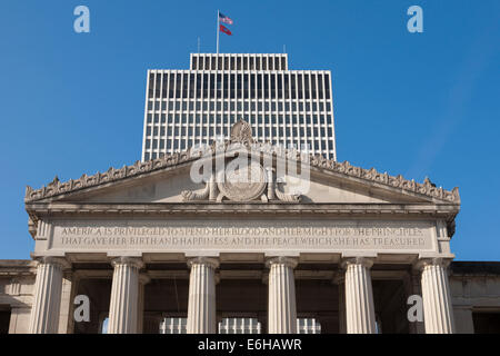 William Snodgrass Tennessee dietro la torre memorial presso la War Memorial Plaza nel centro cittadino di Nashville Tennessee Foto Stock