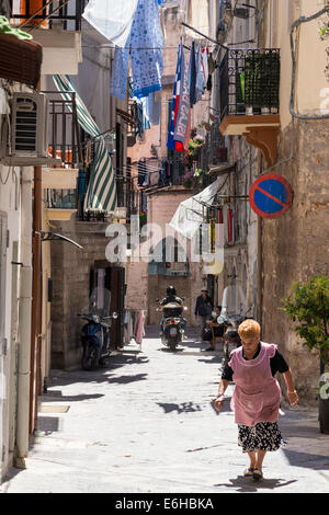 Un backstreet in Barivecchia, Bari città vecchia, Puglia, Italia meridionale. Foto Stock