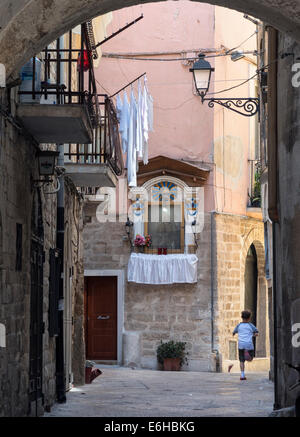 Un backstreet in Barivecchia, Bari città vecchia, Puglia, Italia meridionale. Foto Stock