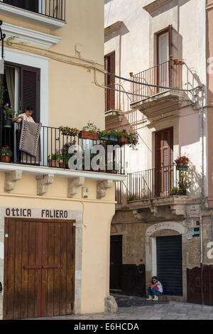 Un backstreet in Barivecchia, Bari città vecchia, Puglia, Italia meridionale. Foto Stock