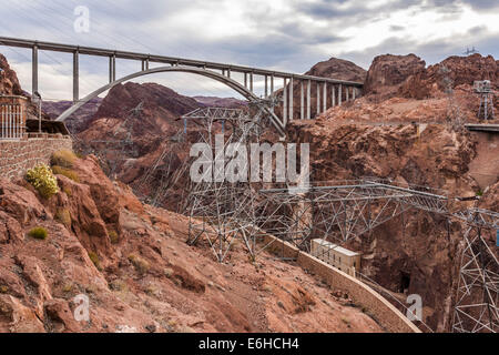 Mike O'Callaghan - Pat Tillman Memorial Bridge o Hoover Dam Bypass, ponte sopra il fiume Colorado vicino a Boulder City, Nevada Foto Stock