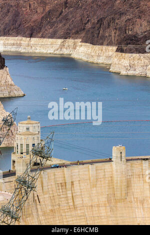 Il lago Mead dietro la diga di Hoover nel Black Canyon del Fiume Colorado vicino a Boulder City, Nevada Foto Stock